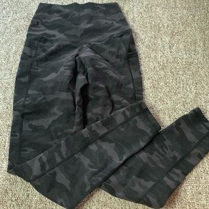 ColorfulKoala Black Camo Leggings